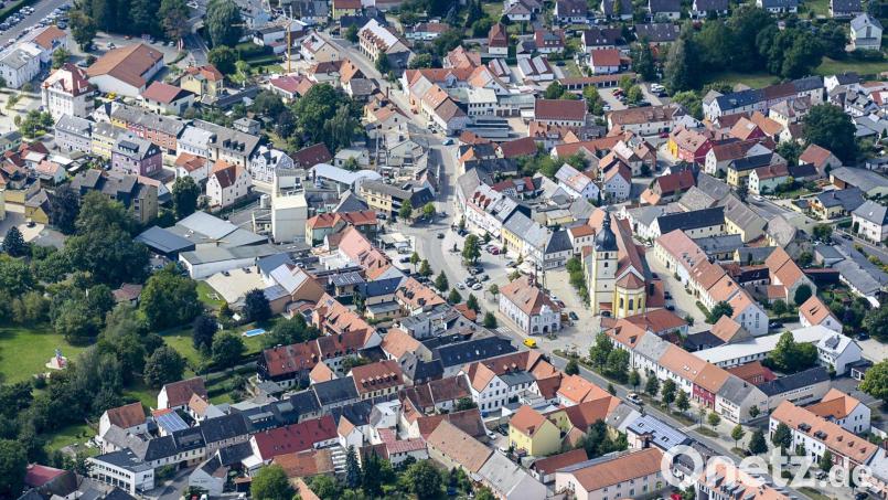 Wie Bürgermeister Stefan Grillmeier in der Bürgerversammlung darlegte, ist die Stadt Mitterteich am Wachsen und Gedeihen. Hinsichtlich der Einwohnerzahlen liegt laut dem Rathauschef inzwischen auf Platz zwei im Landkreis. Archivbild: mür
