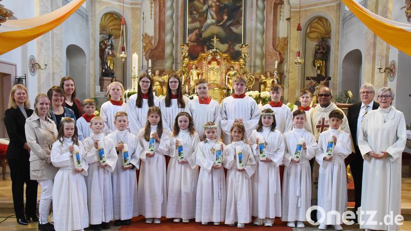 Unter dem Motto &quot;Jesus ist unser Hirte&quot; feierten zehn Kinder aus Bad Neualbenreuth, Wernersreuth und Pfaffenreuth Erstkommunion. Bild: Angelika Kempf/exb
