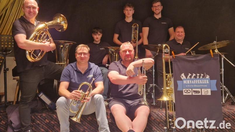 Die &quot;Schnapperler&quot; sind (von links) Alexander Franz, Oliver Schuller, Raphael Franz, Fabian Schuller, Christian Pecher, Michael Heldwein und Roland Heldwein. Bild: &quot;Schnapperler&quot;/exb