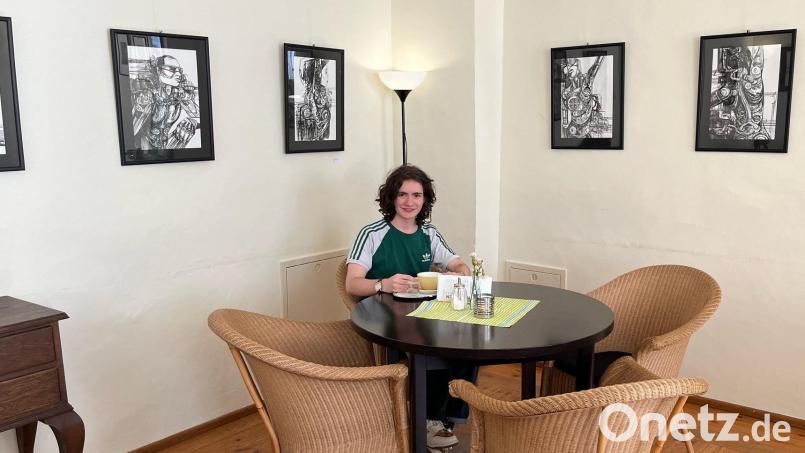 Wer im Café Karl Platz nimmt ist von Patricie Císlerovás Werken eingerahmt. Bild: ihl
