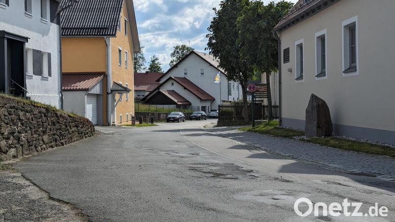 Der Ausbau der Straße Freyung steht dieses Jahr in Schönsee an. Bild: wrl