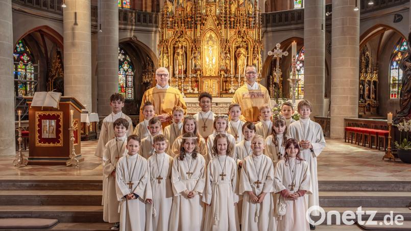 Großer Tag für 20 Mädchen und Buben der Pfarrei St. Martin: In der Basilika am Amberger Marktplatz feierten sie ihre Erstkommunion. Bild: Michael Golinski/exb