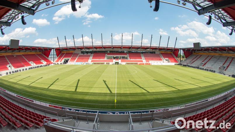 Das Jahnstadion in Regensburg wird zur EM 2024 für Public Viewing geöffnet. Archivbild: Armin Weigel