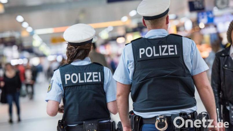 Nach einer Spuckattacke am Donnerstagabend am Bahnhof Köfering im Landkreis Regensburg ermittelt die Bundespolizei. Symbolbild: Bundespolizei
