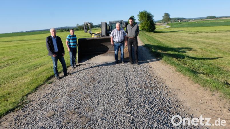 Markt und Jagdgenossenschaft Floß ließen sich bei der Instandsetzung der schadhaften Wirtschaftswege im Gemeindegebiet etwas kosten. Bild: le