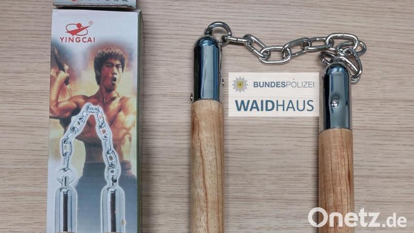 Dieses Nunchaku haben Bundespolizisten bei einem 19-jährigen belgischen Schüler beschlagnahmt. Bild: Bundespolizei Waidhaus