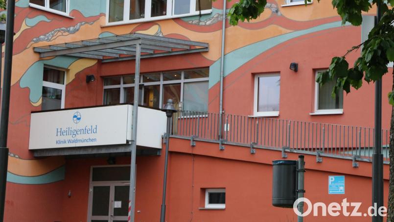 Seit 2006 werden in der Heiligenfeld Klinik Waldmünchen Menschen mit psychosomatischen Erkrankungen behandelt; im Frühjahr 2025 wird das Fachkrankenhaus geschlossen werden und die Patientenversorgung nach Bad Wörishofen verlagert. Bild: Alexandra Brückl