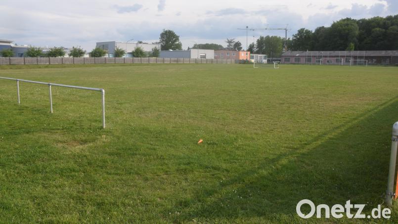Der B-Platz des Sportzentrums an der Jahnstraße in Altenstadt wird zuerst erneuert. Beginn soll im Frühjahr 2025 sein. Bild: fz