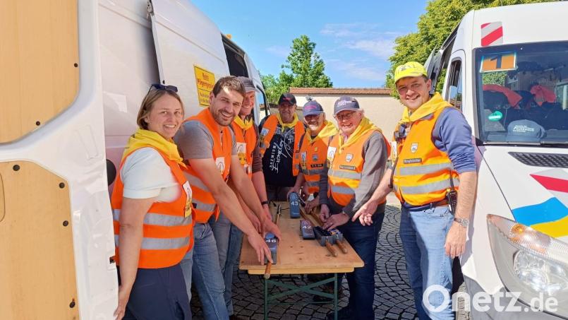Von links: Carola Treiber, Tobias Willax, Christian Butz, Peter Treitinger, Karl-Heinz Süß, Anton Herrmann und Andreas Ringlstetter vom Pilgerfunk-Team. Bild: Regensburger Diözesanwallfahrt/exb