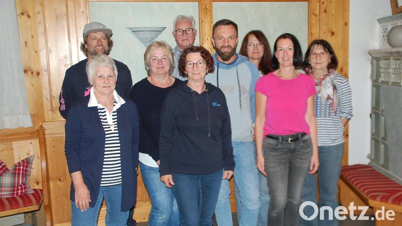 So sieht der neue Vorstand der Siedlergemeinschaft Freudenberg aus: Gitte Freundorfer (von links), Manuel Ries, Ingrid Riss, Karl Schurz, Anne Jakubowicz (Vorsitzende), Dieter Bodensteiner, Andrea Mc Allister, Marion Lipperer und Lia Hierl. Bild: Berthold Ries