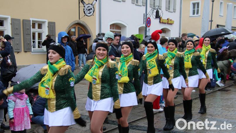 Ein Teil der Prinzengarde der Tursiana in Action. Für die Faschingsgesellschaft gibt es einen Zuschuss der Stadt für neue Gardekostüme. Archivbild: kro