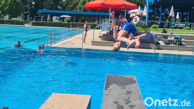 Im Waldbad Grafenwöhr hat die Bade-Saison begonnen. Es ist die letzte mit dem gewohnten Fliesen-Becken. Bild: sne