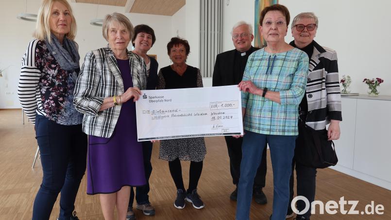 Frauenbund Herz Jesu spendet an die Hilfsaktion "Adventslicht". Bild: Kunz/exb