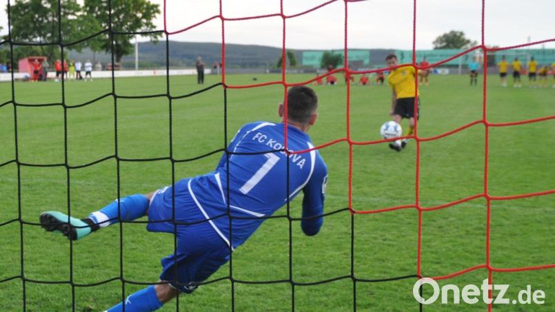 Das Spiel um die Oberpfalzmeisterschaft wurde im Elfmeterschießen entschieden. Dabei unterlag der FC Amberg dem FC Kosova Regensburg am Ende mit 5:6. Bild: Allacher