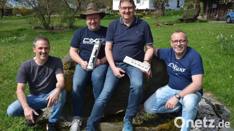 Sechs Samstage lang hat das Quartett von „Confusion“ für das Revival-Konzert am Montag, 27. Mai, in Pleußen geprobt. Markus Erl, Tom Suchanek, Werner Faltenbacher und Markus Fischer (von links) versprechen ein abendfüllendes Programm mit vielen Hits von damals und heute. Bild: jr