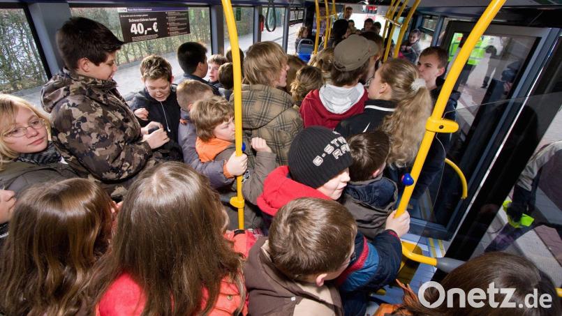Die Bauarbeiten an der Neuen Mitte in Ebermannsdorf haben Auswirkungen auf den Busverkehr. Symbolbild: Jan Potente/dpa