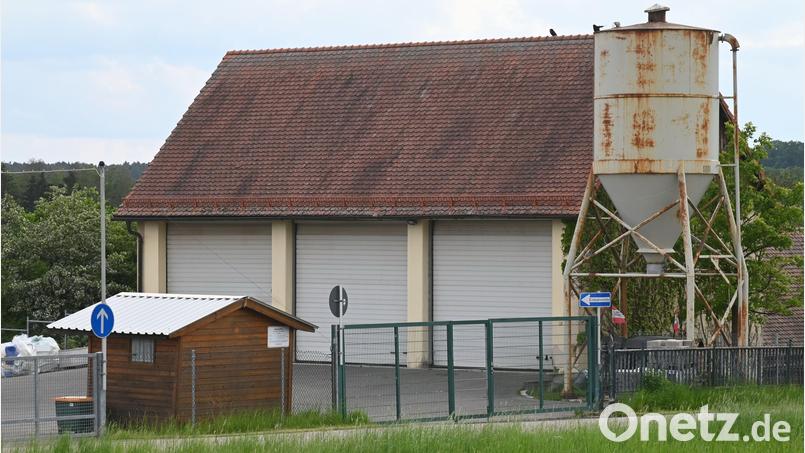 In den Morgenstunden ist das Ostdach des Wertstoffhofs (Bild) bestens für eine Photovoltaikanlage geeignet, nachmittags das Westdach. Also eine ideale Ergänzung zur bereits vorhandenen und nach Süden ausgerichteten Photovoltaikanlage auf dem Gebäude der Kläranlage. Bild: gf