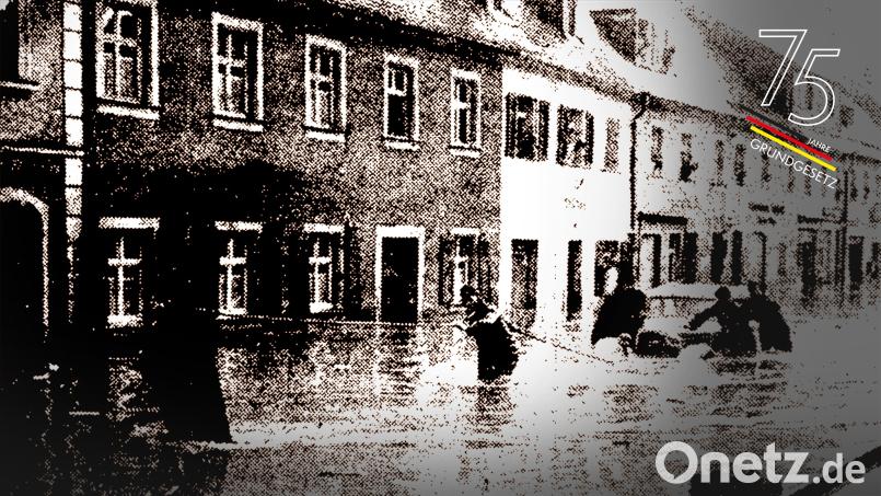 Einen Meter hoch steht das Wasser Mitte Mai 1949 in der Flosser Hauptstraße nach einem schweren Unwetter. Bild: Archiv NT; Bildmontage: Laura Fröhler