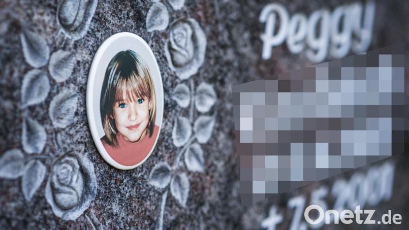Ein Gedenkstein mit dem Porträt des Mädchens Peggy. Die Mutter der 2001 getöteten Peggy Knobloch ist mit ihrer Klage auf Schmerzensgeld vor dem Landgericht Hof gescheitert. Symbolbild: David Ebener/dpa