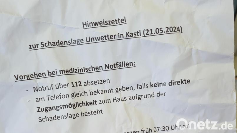 Bei dem Hochwasser in Kastl wurde ein Flugblatt mit den wichtigsten Telefonnummern und Informationen verteilt. Bild: Nadja Jorsch/Markt Kastl