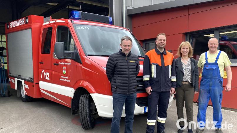 Bei der offiziellen Spendenübergabe: (von links) Thomas Häussler, Thomas Kölbel, Bürgermeisterin Brigitte Bachmann und Firmeninhaber Helmut Polster. Bild: no