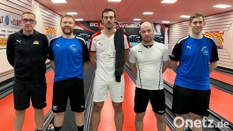 Nationaltrainer Timo Hoffmann (von links) und die Kegler Manuel Lallinger, Manuel Weiß, Mario Nüsslein und Christian Wilke holten sich auf den Bahnen in Oberwildenau den letzten Schliff für die Einzel-WM in der Slowakei. Bild: otr