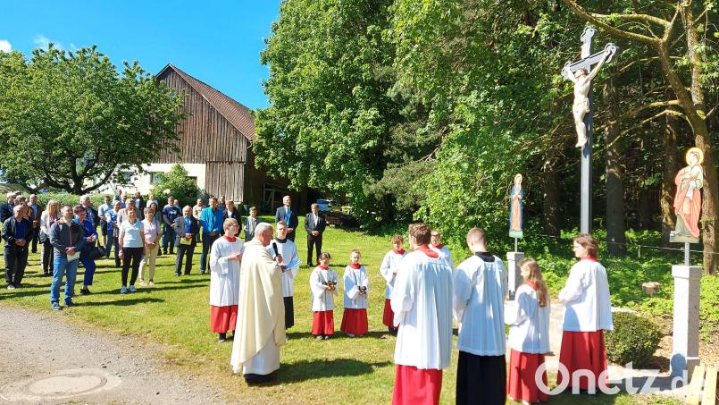 Nach dem Festgottesdienst findet die feierliche Segnung der restaurierten Kreuzigungsgruppe bei der Wallfahrtskirche statt. Bild: lg
