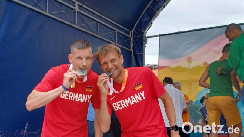 Marco Benz (links) und Michael Lang holten bei der Straßenlauf-EM drei Medaillen für das deutsche Team. Bild: exb