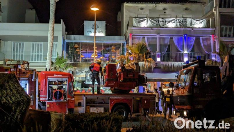 Der Unfall geschah direkt am Strand, nur wenige Straßen von den Kultlokalen Megapark und Bierkönig entfernt. Bild: Isaac Buj/EUROPA PRESS/dpa