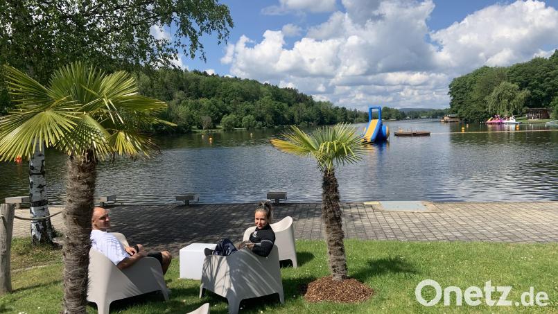 Florian Meier und seine Partnerin Alena Caltova haben an vielen Tagen einen Arbeitsplatz wie im Urlaub. Bild: Stefanie Roth