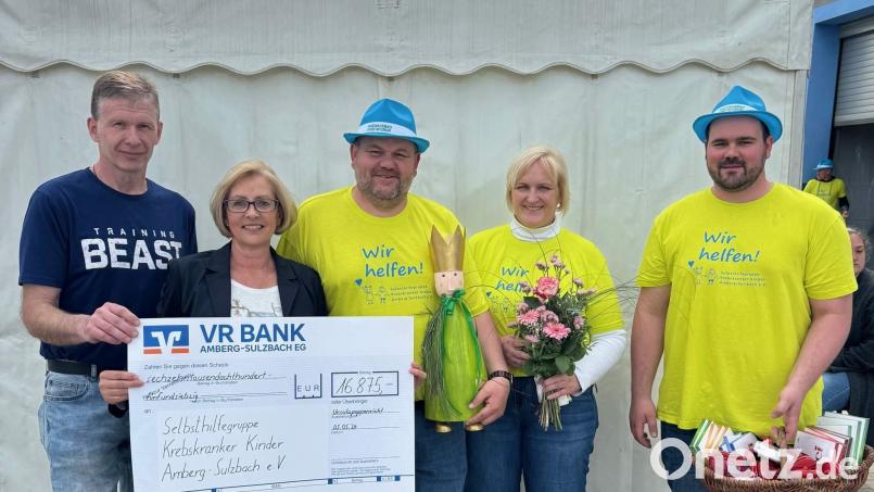 Bei der Spendenübergabe (von links): Marco Kind, Petra Waldhauser, Josef, Christine und Michael Nitzbon. Bild: u