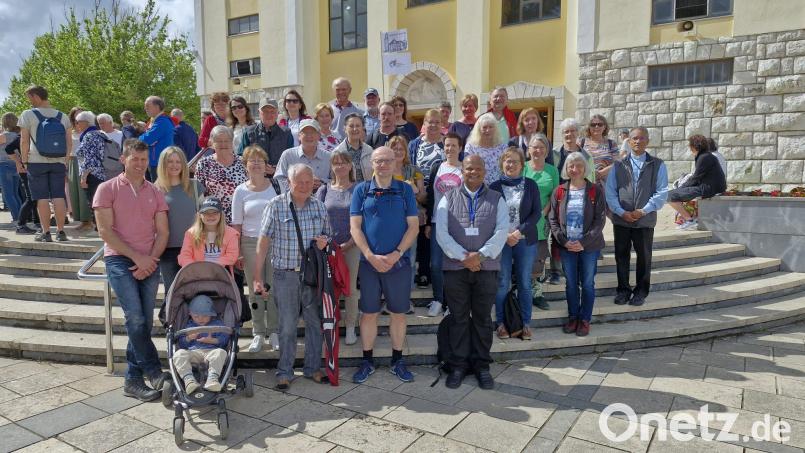 Auch für ein Gruppenbild hatte die Pilgergruppe Zeit und Gelegenheit. Bild: Elfriede Schwarzmeier/exb