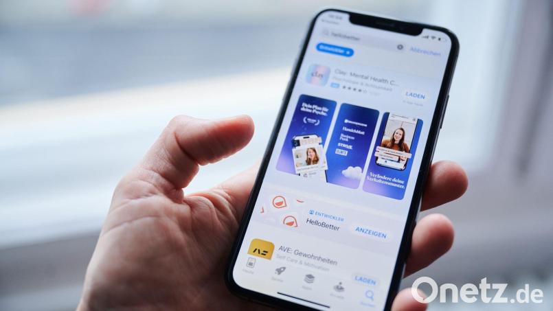 „HelloBetter“ steht auf der App Anzeige eines iPhones. Bild: Annette Riedl/dpa/Archiv