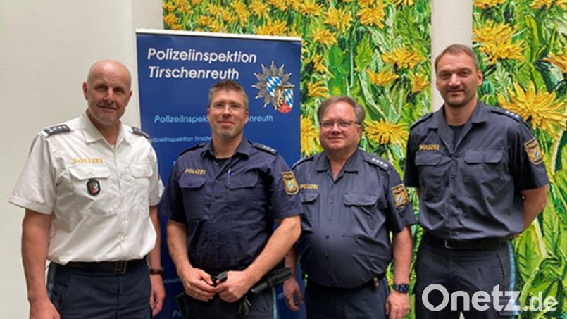 Dienststellenleiter Erster Polizeihauptkommissar Günther Burkhard (von links), Dienstgruppenleiter Polizeihauptkommissar Tobias Merkl, Sachbearbeiter Verkehr Polizeihauptkommissar Stefan Hage und Verfügungsgruppenleiter Polizeihauptkommissar Andre Beer. Bild: Polizeiinspektion Tirschenreuth/exb