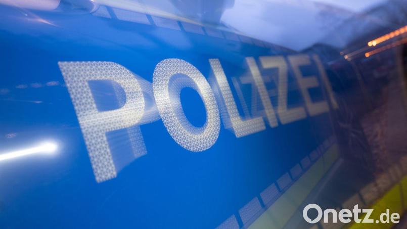 Zwei junge Männer sollen rassistische Parolen auf der Bergkirchweih in Erlangen von sich gegeben haben. Bild: Marijan Murat/dpa
