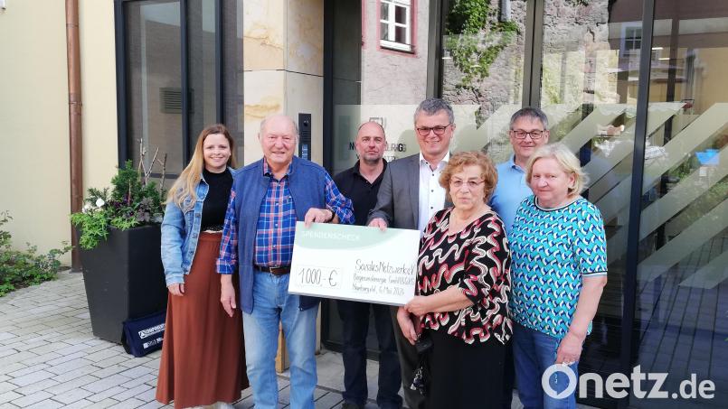 Katrin Meiler, Alois Wild (beide Soziales Netzwerk), Dieter Pfannenstein (Beirat Bürgerwindenergie), Bürgermeister Martin Birner, Margot Weber (Soziales Netzwerk), Norbert Keil (Beirat Bürgerwindenergie) und Hilde Deml (Soziales Netzwerk ). Bild: Monika Spiessl/exb
