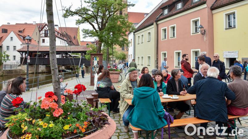 Die IG Menschengerechte Stadt feierte das Jubiläum &quot;50 Jahre Amberger Fußgängerzone&quot; in der Schiffgasse. Bild: Stephan Huber