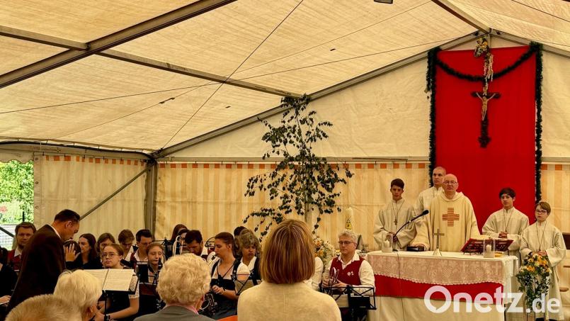 Den Festgottesdienst zur Gailoher Kirwa hielt Pfarrer Alois Berzl. Bild: Thomas Held/exb
