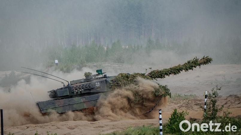 Ein Leopard 2 Kampfpanzer der Bundeswehr bei der Abschlussübung zur Quadriga 2024. In Litauen waren auch die Leoparden des Pfreimder Panzerbataillons im Einsatz. Bild: Kay Nietfeld