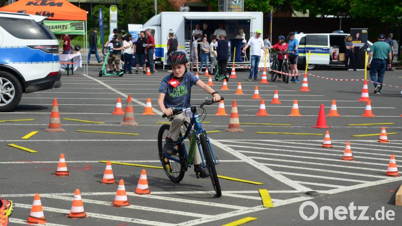 So ein Wetter wäre für den Verkehrssicherheitstag &quot;Boxxenstopp&quot; der Weidener Polizei perfekt. Wegen des Unwetters wurde die Veranstaltung abgesagt. Archivbild: Kunz