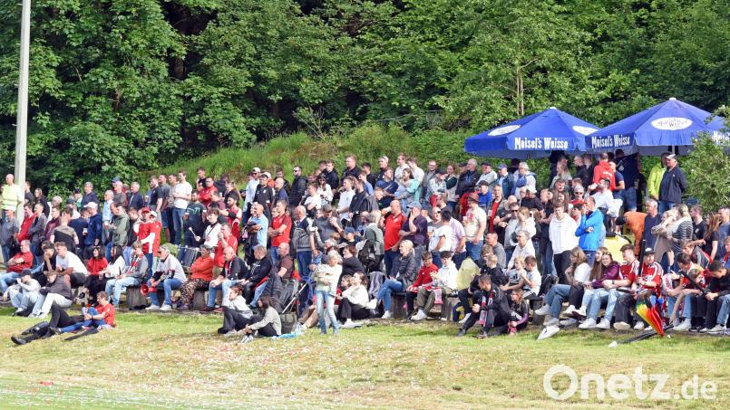 1136 Zuschauer sahen am Donnerstag die Relegationspartie zwischen dem TSV Tännesberg und dem ASV Haidenaab. Bild: gb