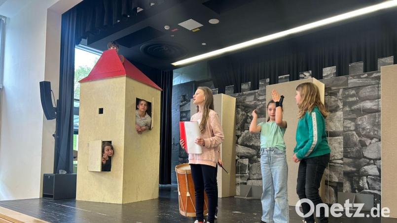 Das Ovigo-Ensemble probt eifrig für das Stück &quot;Das kleine Gespenst&quot;. Bild: Julia Gitter/exb