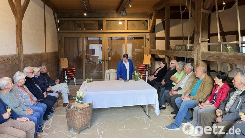 Susanne Wenzel las im Sengerhof in Bad Neualbenreuth aus ihrem neuen Buch vor. Bild: Gäste-Information Bad Neualbenreuth/Sibyllenbad/exb