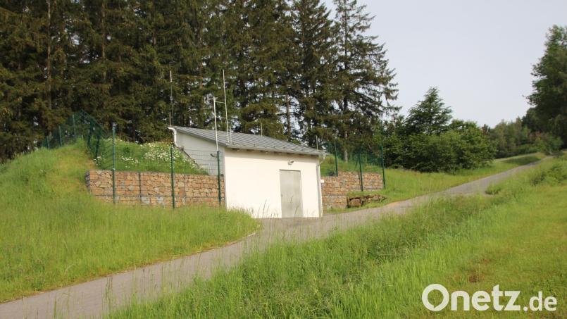 Für den Bau der Wasserversorgungsanlage Kührieder Gruppe war der Wasserbehälter in Kühried mit all seiner Technik einer der großen Kostenfaktoren. Bild: frd