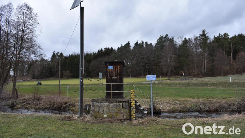 Mithilfe der Wasserpegel-Messtation unterhalb der Bruckmühle in Erbendorf kann die Fichtelnaab beobachtet werden. Archivbild: lue