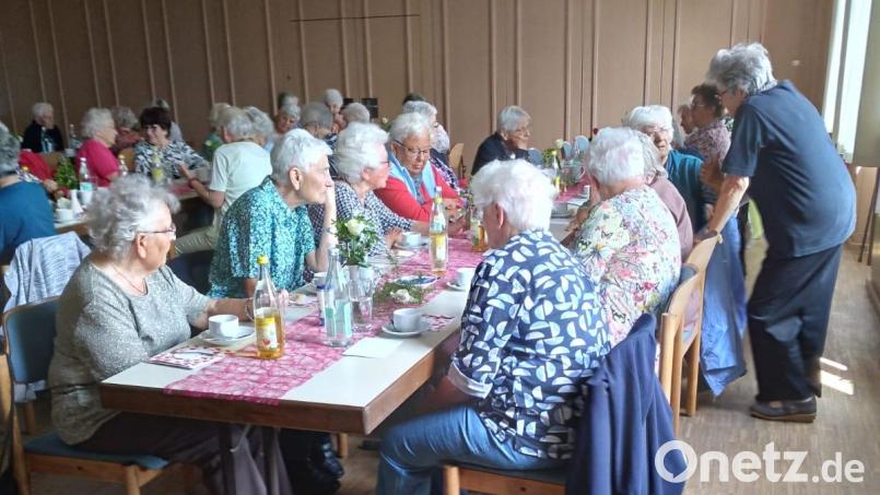 St.Georg-60plus hatte die Pressather Senioren zur Muttertagsfeier eingeladen. Bild: Martina Mielke/exb