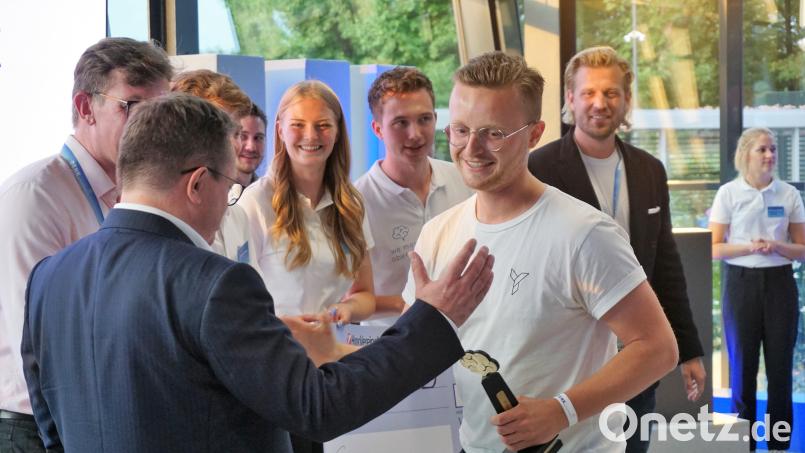 Florian Dostert (vorne rechts) nach dem Gewinn des Start-up-Wettbewerbs in Weiherhammer vor einem Jahr. Archivbild: jut