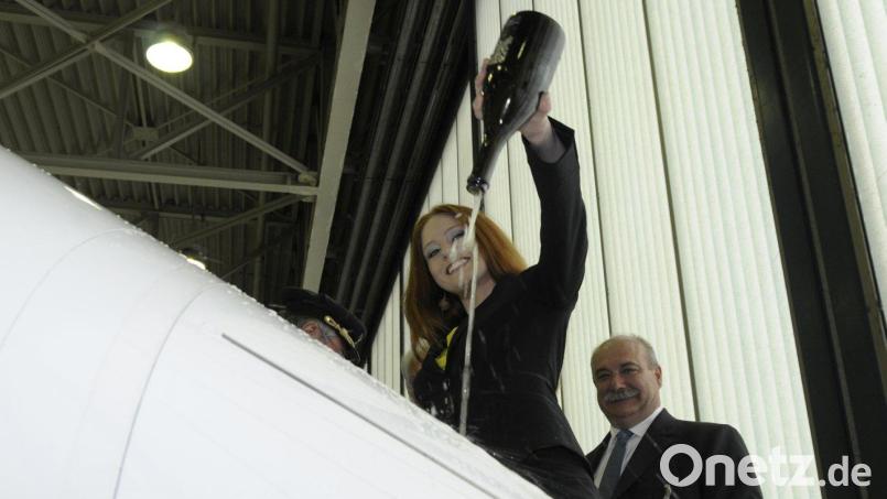 Bei der Flugzeugtaufe in Nürnberg ganz vorne mit dabei: Topmodel Barbara Meier. Archivbild: Petra Hartl