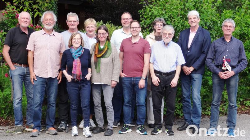 Der neue Vorstand der Ursensollener SPD (von links): Norbert Schmid, Norbert Mitlmeier, Stephan Buntenbach, Amalie Reichenberger, Kirsten Krey-Buntenbach, Anja Rönnebeck, Alexander Keil, Daniel Reichenberger, Sigrid Rischke, Peter Moschinski, Michael Rischke, Klaus Kohls, Nicht auf dem Bild: Annemarie Lehmeier und Josef Mörtl. Bild: : Norbert Mitlmeier/exb