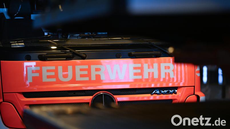 Drei Feuerwehren rückten am Samstagabend zu einem Brand nach Oberschalkenbach aus. Symbolbild: Bernd Weißbrod/dpa